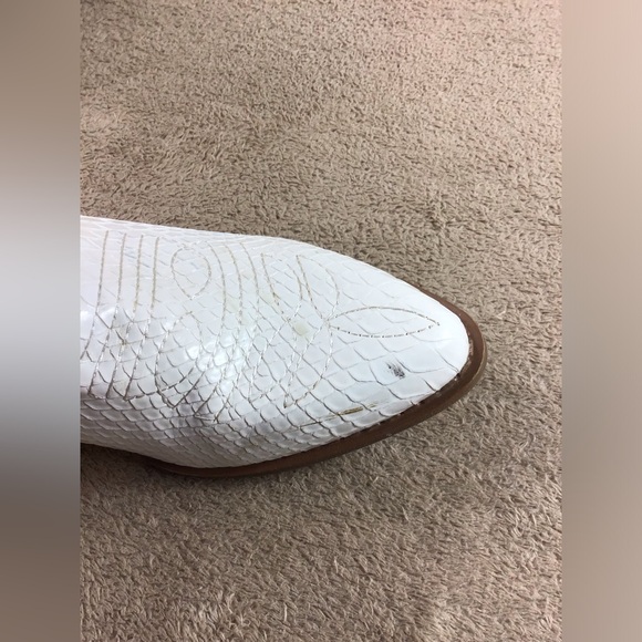 Coconuts by Matisse Faux snakeskin boots women’s size 7.5 white - Picture 12 of 16